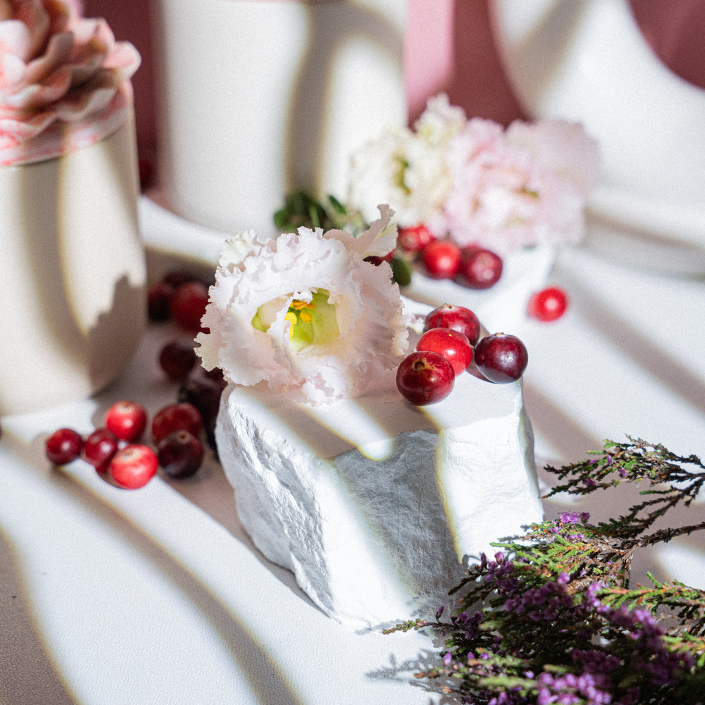 Aromatic candle with cranberry, currant, and vanilla notes