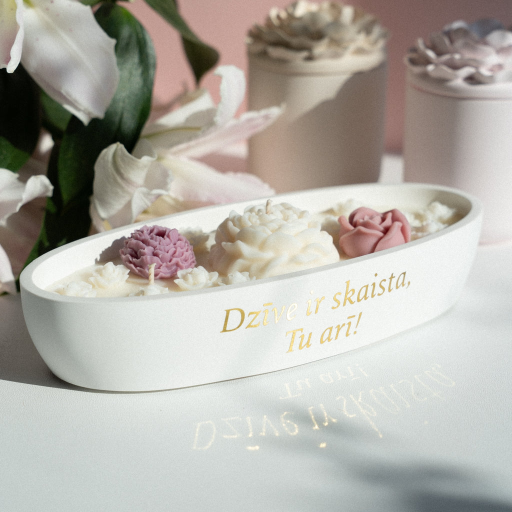 Sojas vaska svece ar uzrakstu Dzīve ir skaista