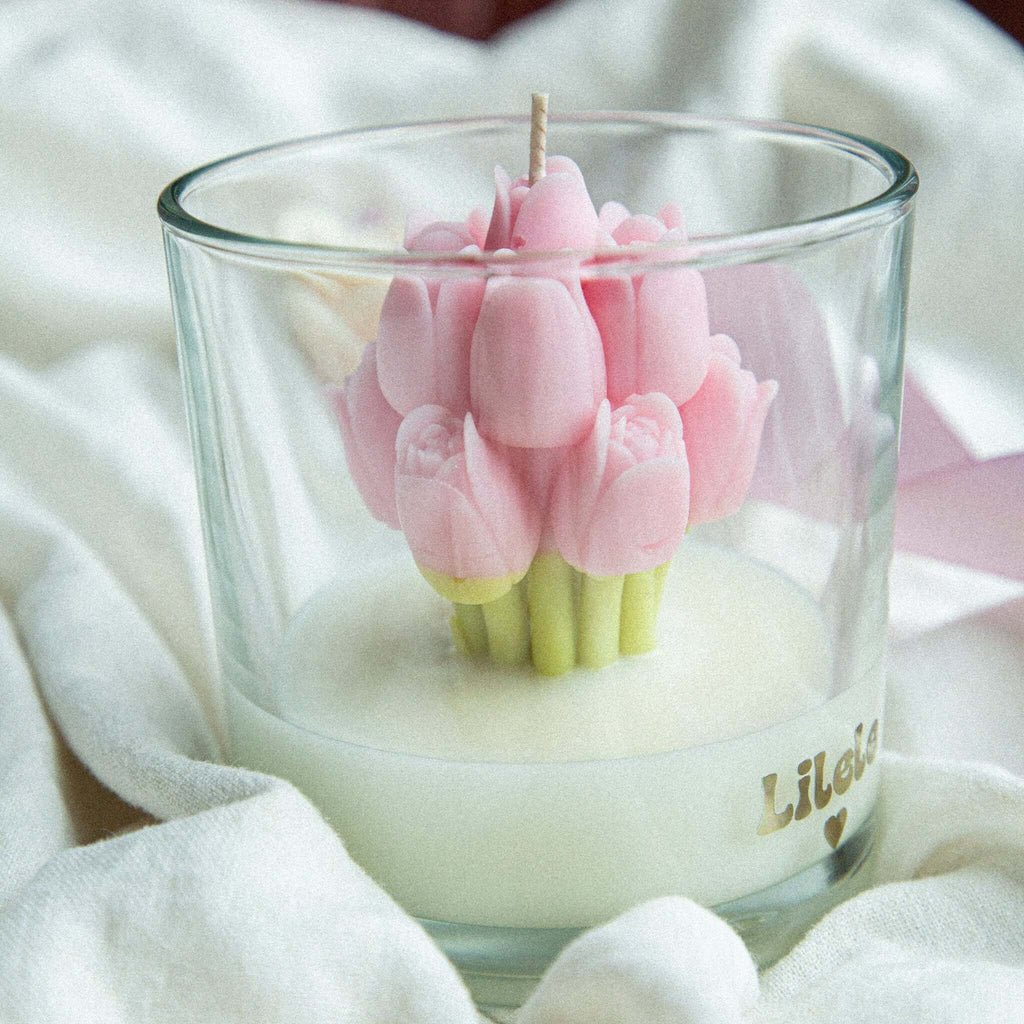 Glass jar candle with soy wax and pink tulip-shaped embeds, a unique piece from Lilele Studio