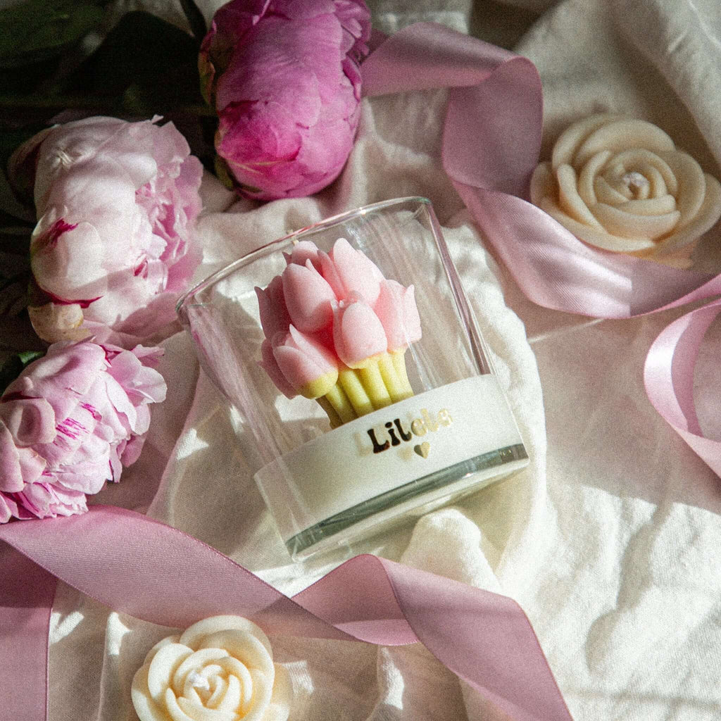 Perfect gift candle with tulip flowers inside, made from natural soy wax by Lilele Studio