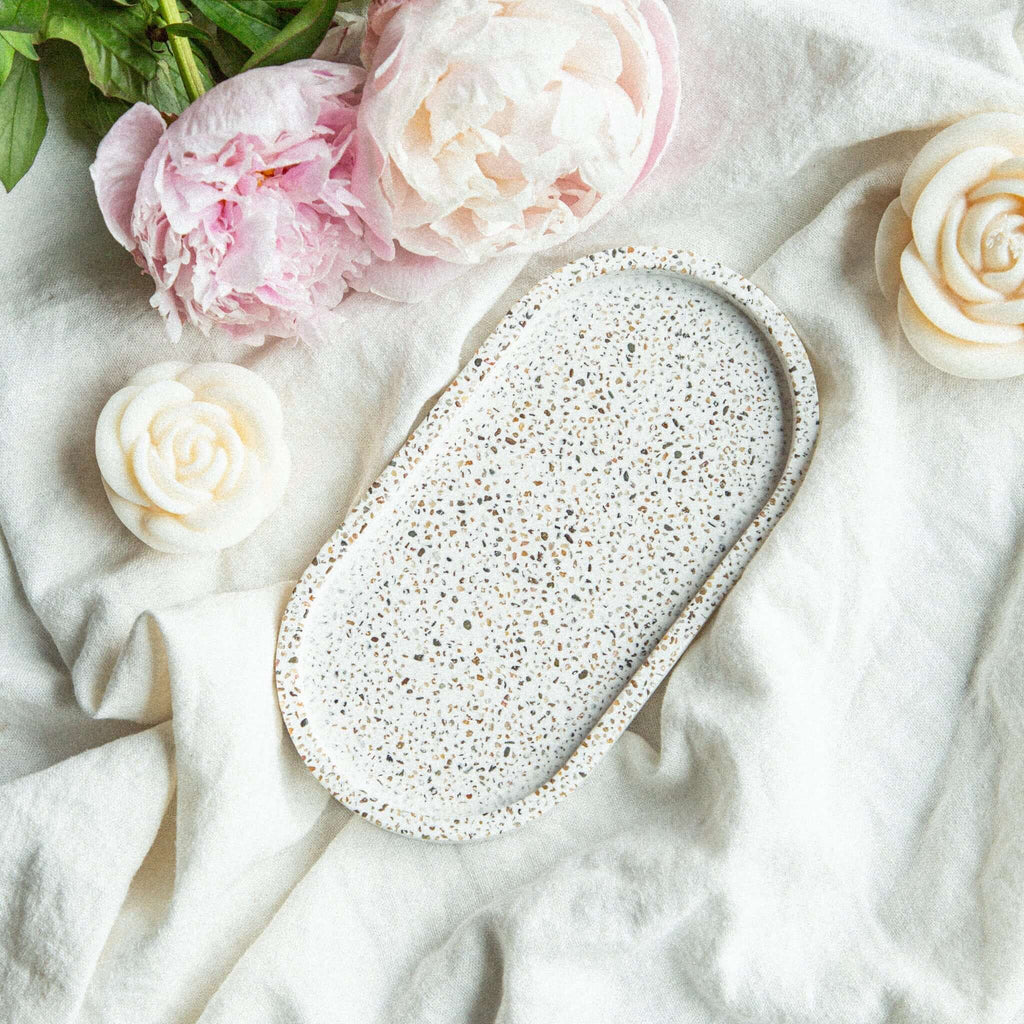 Ģipša paliktnis ar dabīgiem grunts akmentiņiem | Roku darbs - LILELE STUDIO