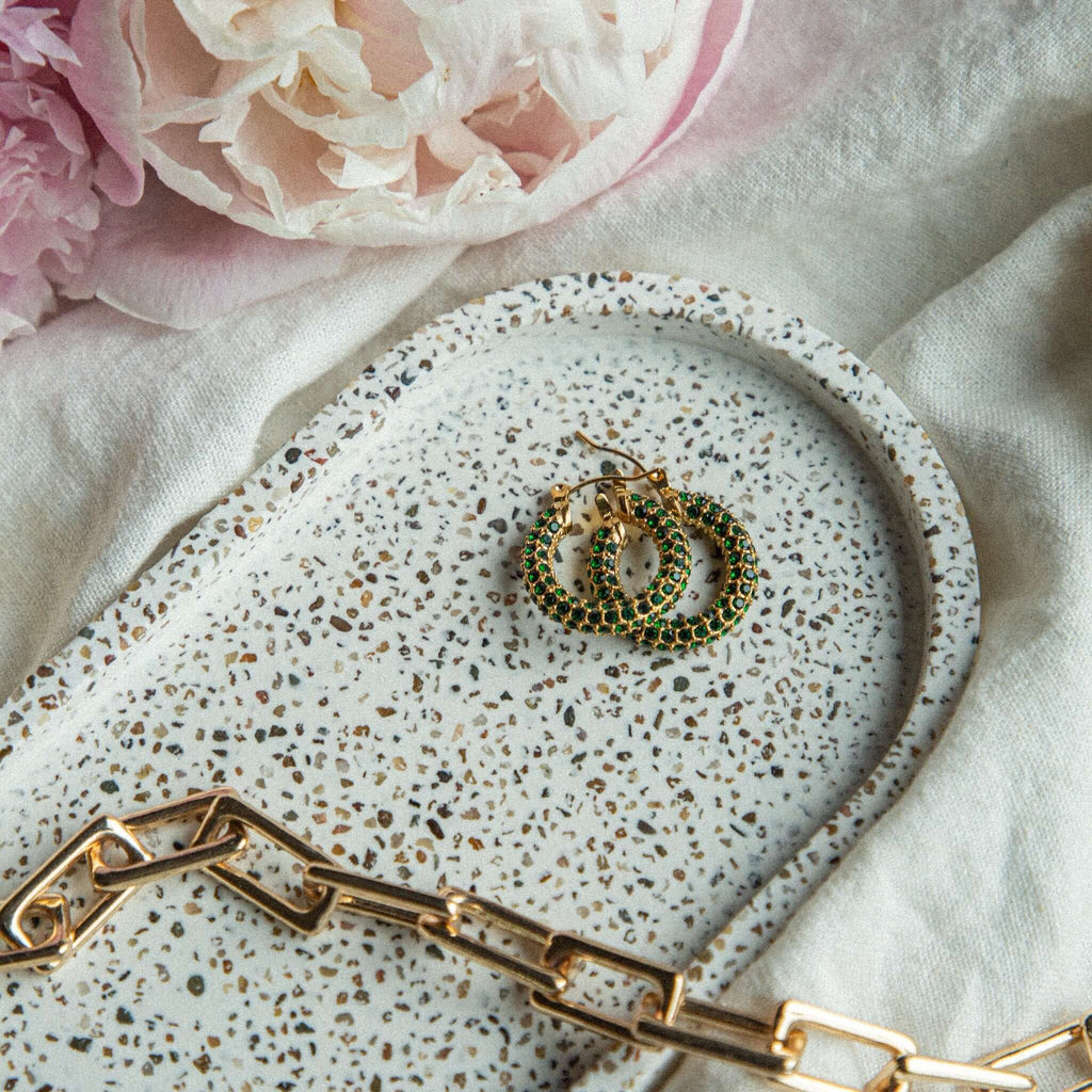 Ģipša paliktnis ar dabīgiem grunts akmentiņiem | Roku darbs - LILELE STUDIO