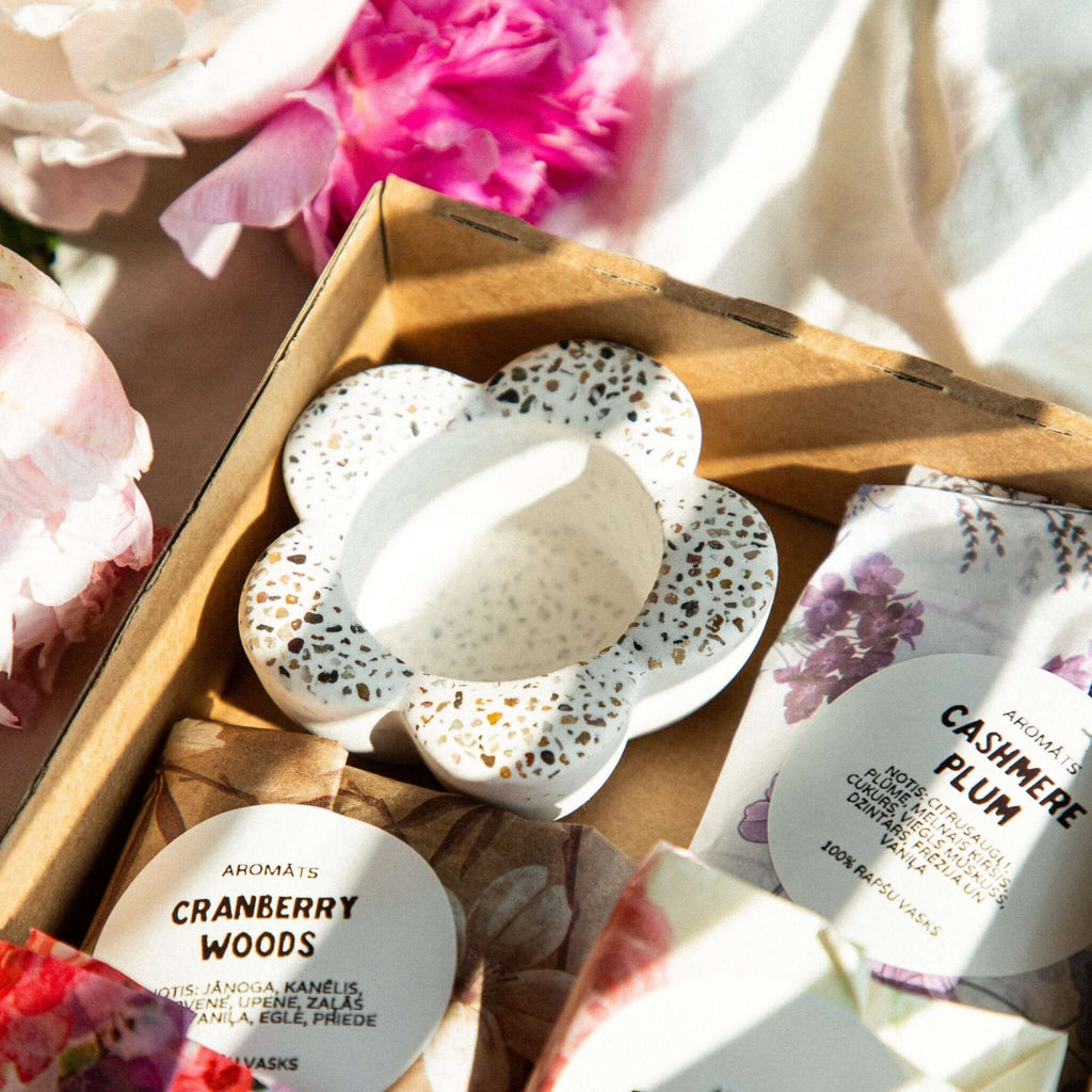 Ģipša tējas sveču turētājs & 5 aromātiskas rapšu vaska tējas sveces | Roku darbs - LILELE STUDIO