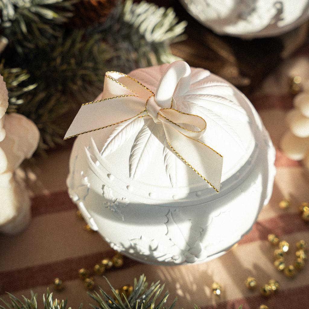 Elegant gypsum candle jar in holiday ornament style, perfect for Christmas decor